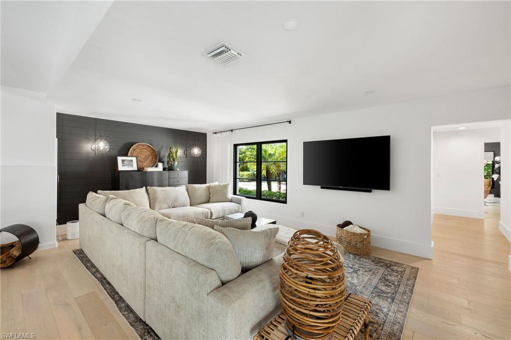 6818 Trail BLVD, NAPLES