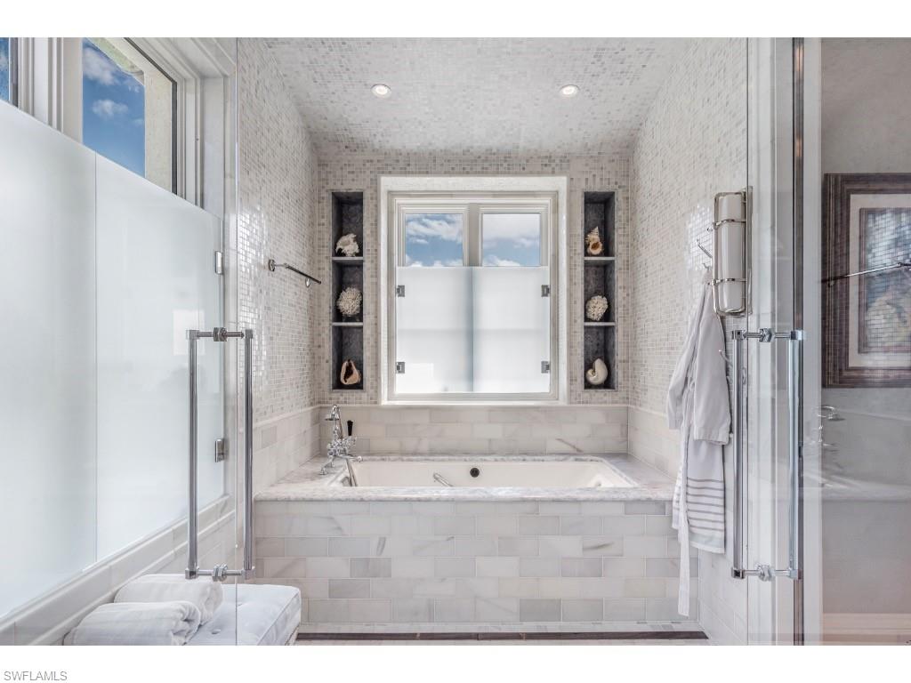 4296 Cutlass LN, NAPLES