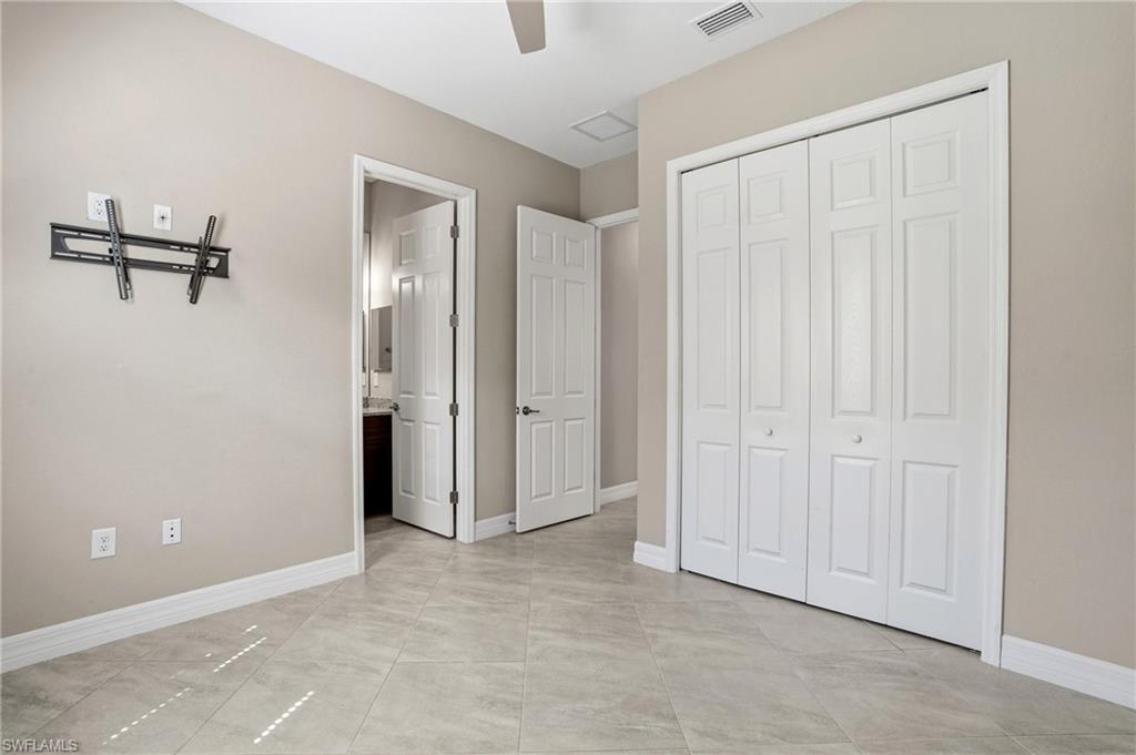 28076 Foxrock CT