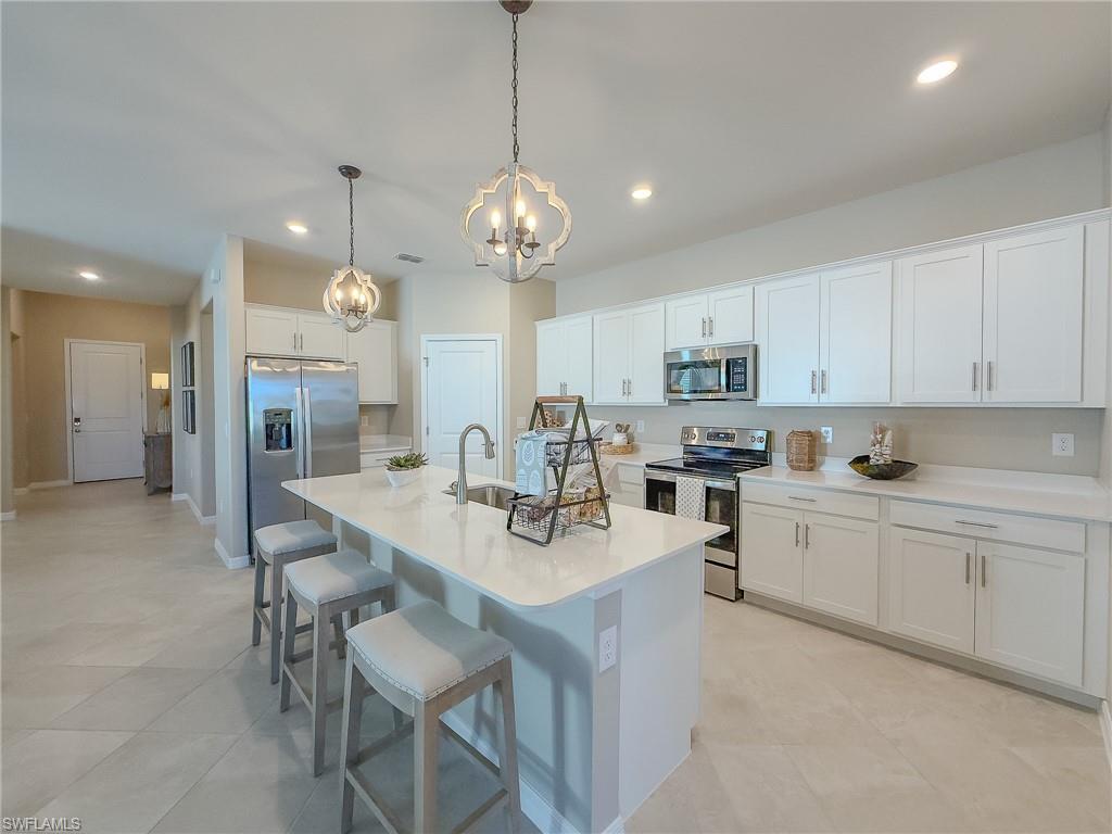 2314 Avocado LN, NAPLES