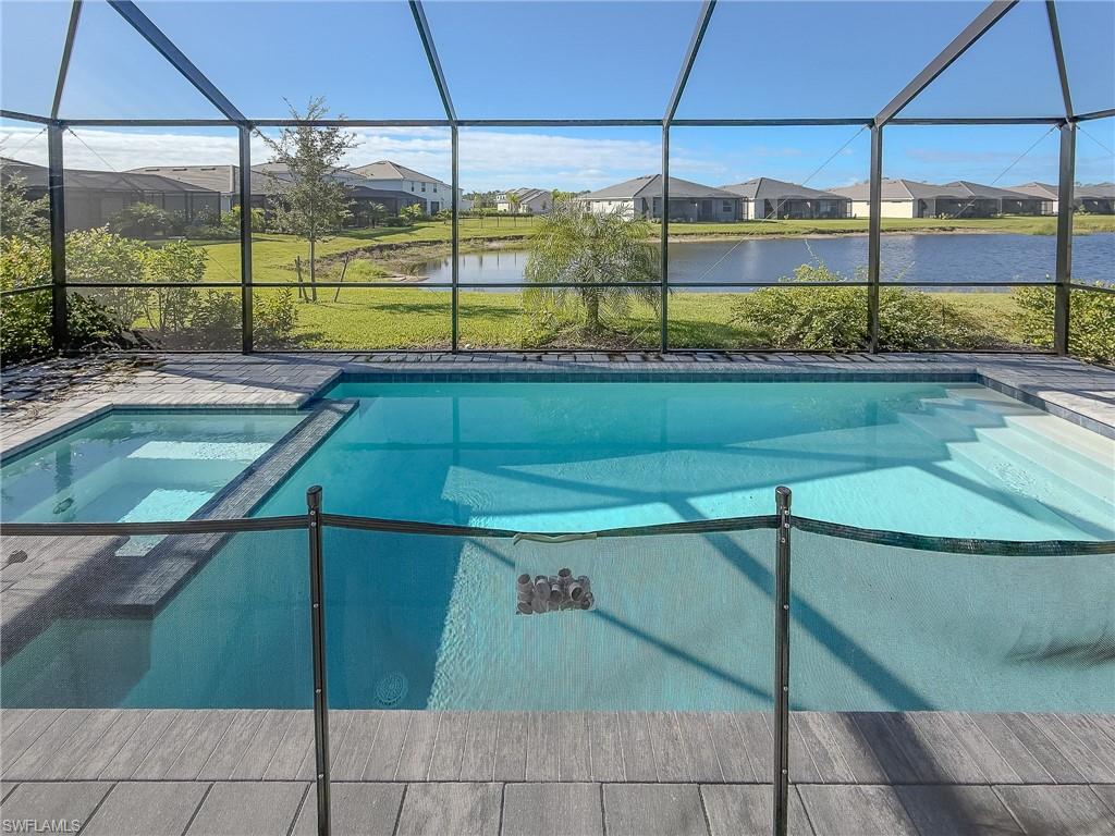 2314 Avocado LN, NAPLES