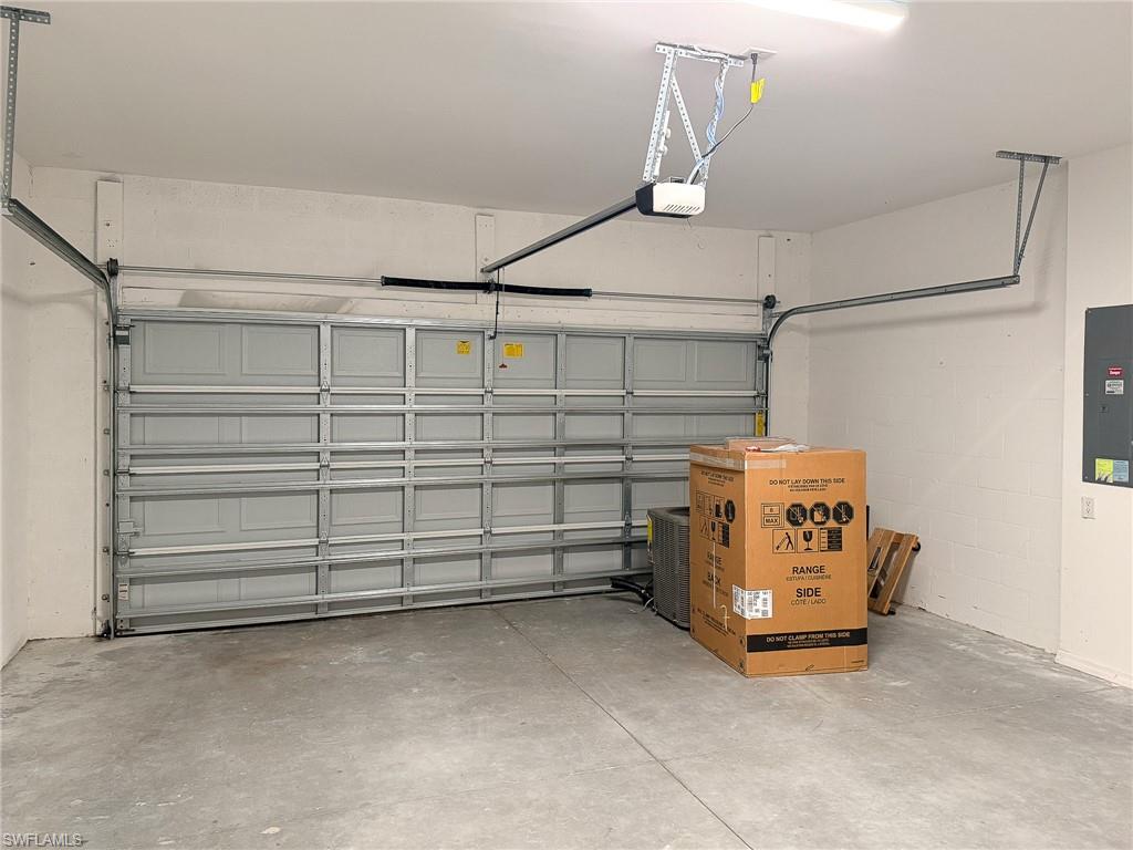 2314 Avocado LN, NAPLES