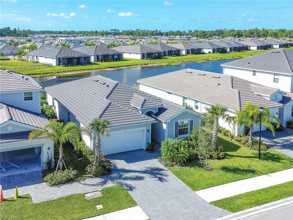 2314 Avocado LN, NAPLES