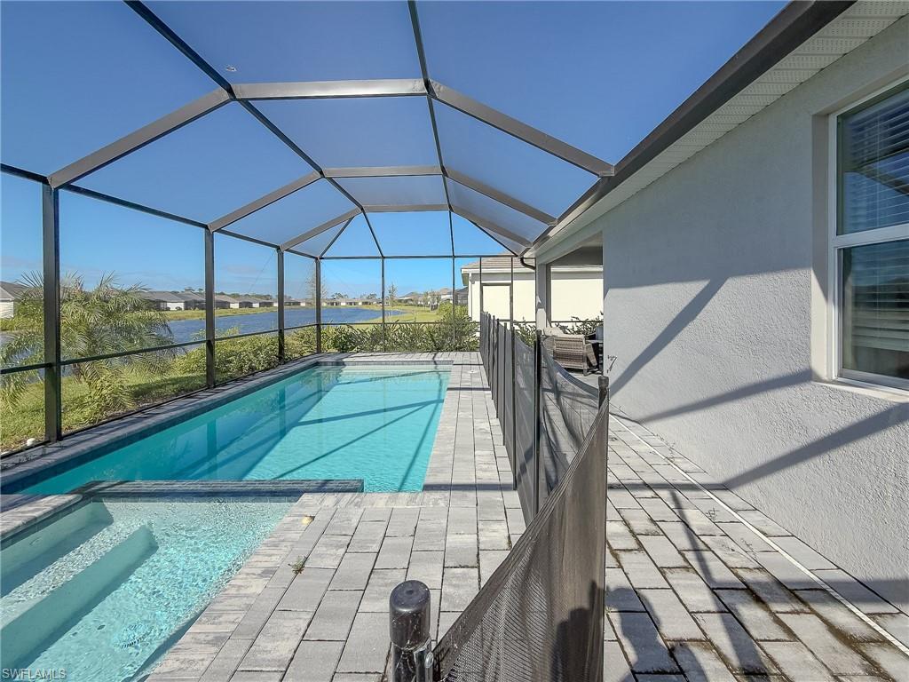 2314 Avocado LN, NAPLES