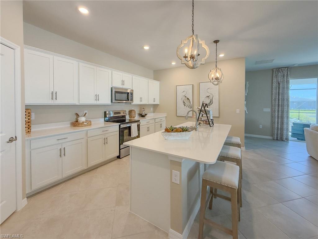 2314 Avocado LN, NAPLES