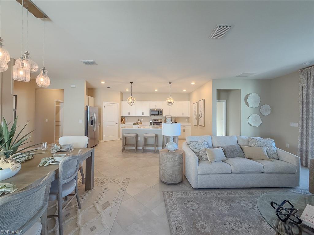 2314 Avocado LN, NAPLES