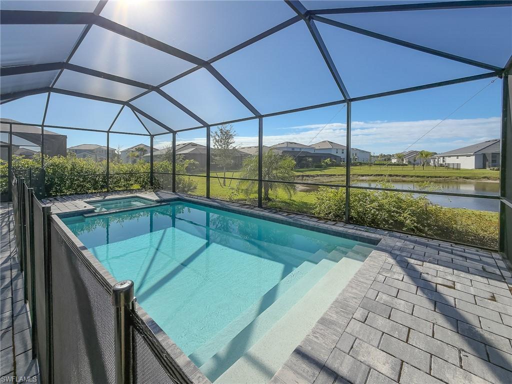 2314 Avocado LN, NAPLES