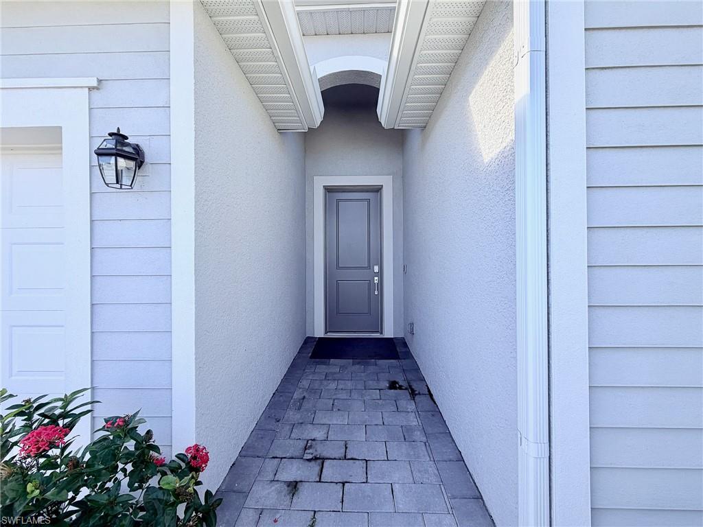 2314 Avocado LN, NAPLES