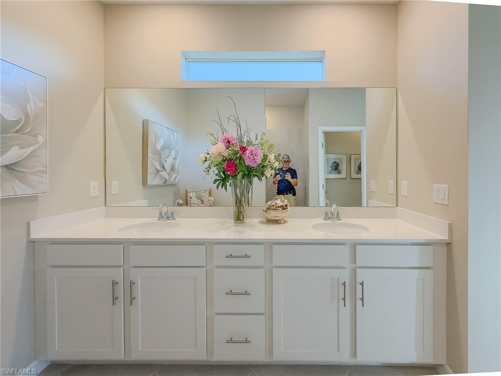 2314 Avocado LN, NAPLES