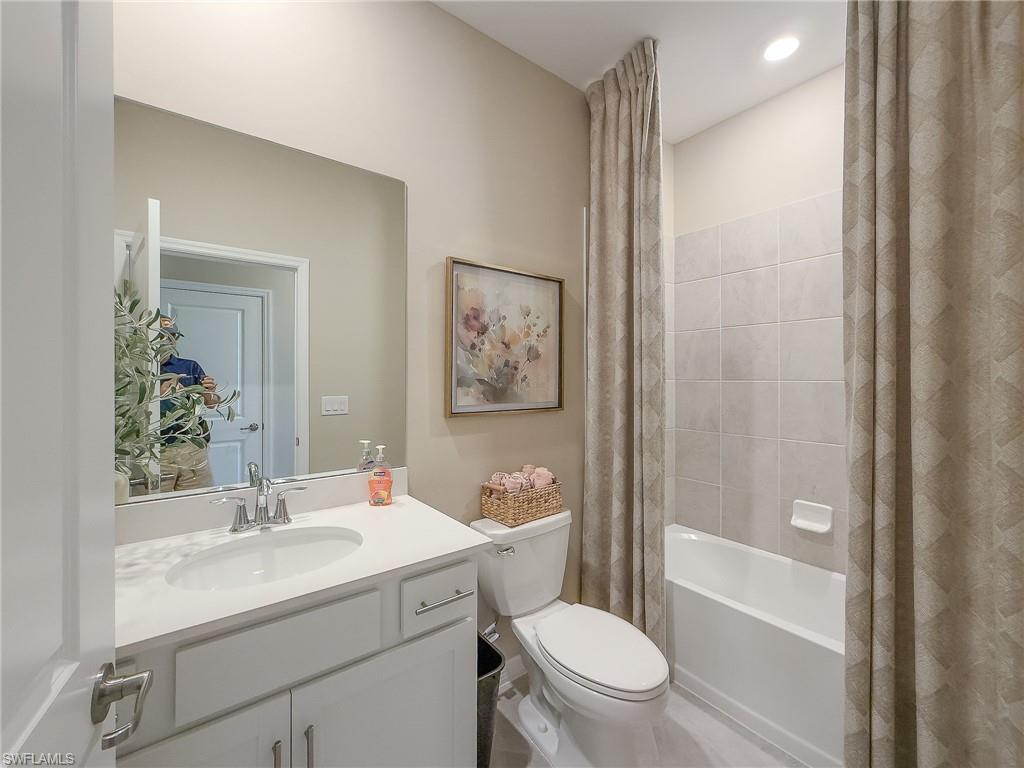 2314 Avocado LN, NAPLES