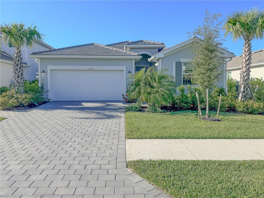 2314 Avocado LN, NAPLES