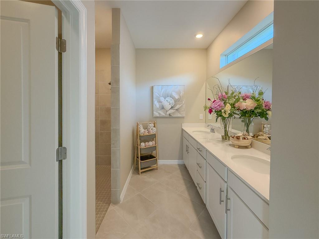 2314 Avocado LN, NAPLES