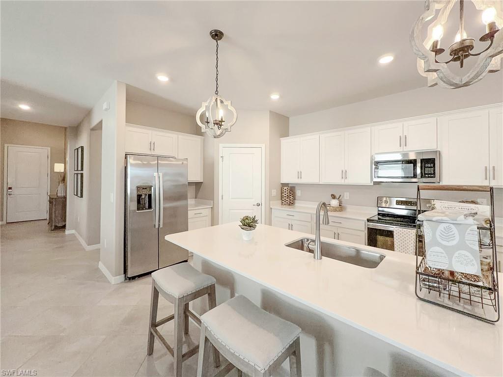 2314 Avocado LN, NAPLES