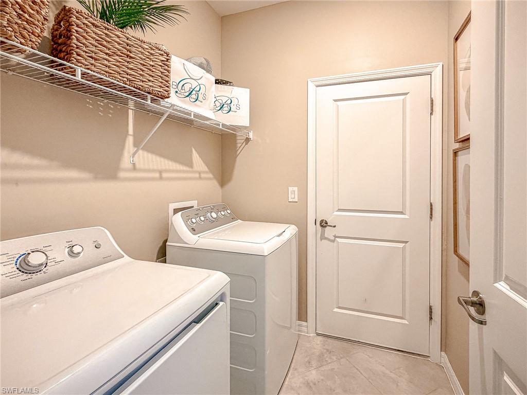 2314 Avocado LN, NAPLES