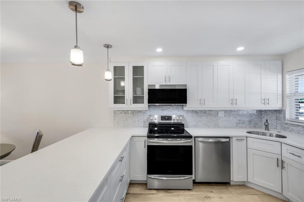 9 High Point CIR N # 208, NAPLES Unit: 208