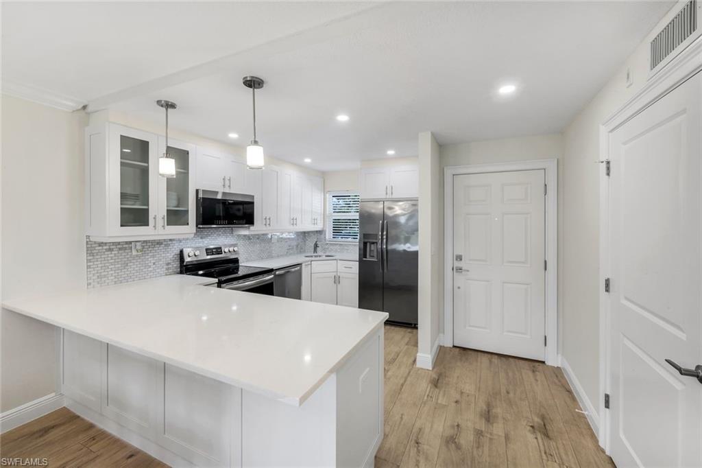 9 High Point CIR N # 208, NAPLES Unit: 208