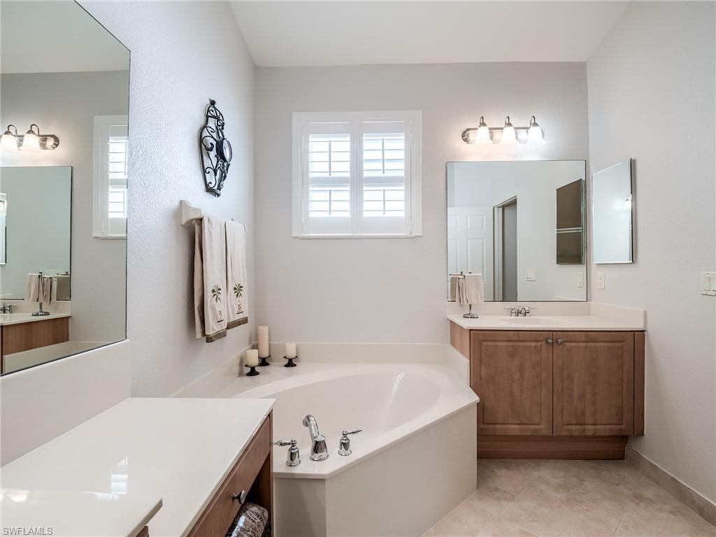 9460 Sun River WAY, ESTERO