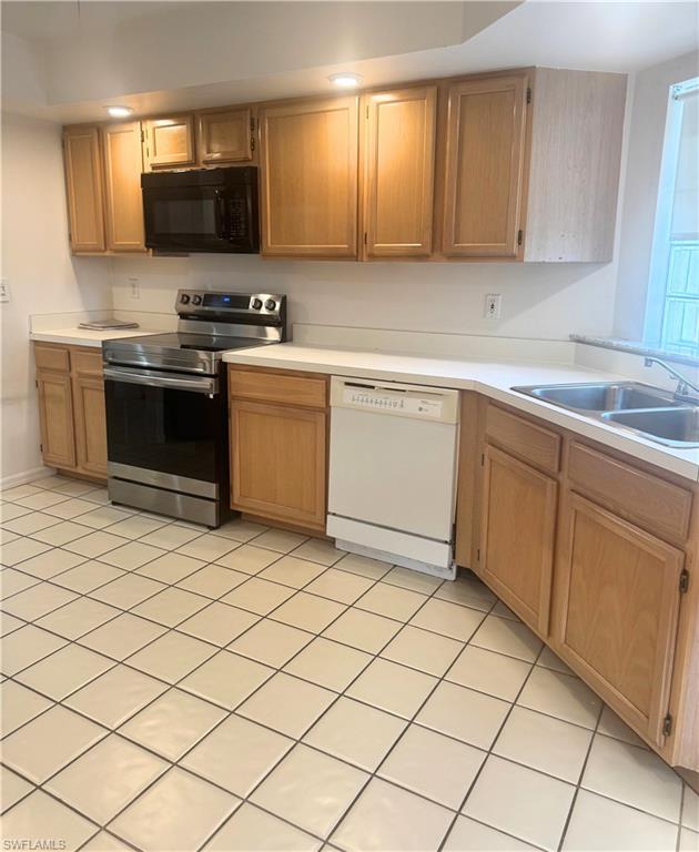 9852 Luna CIR # B203, NAPLES Unit: B203