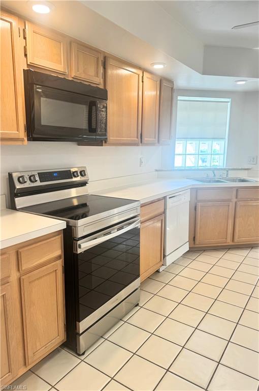 9852 Luna CIR # B203, NAPLES Unit: B203