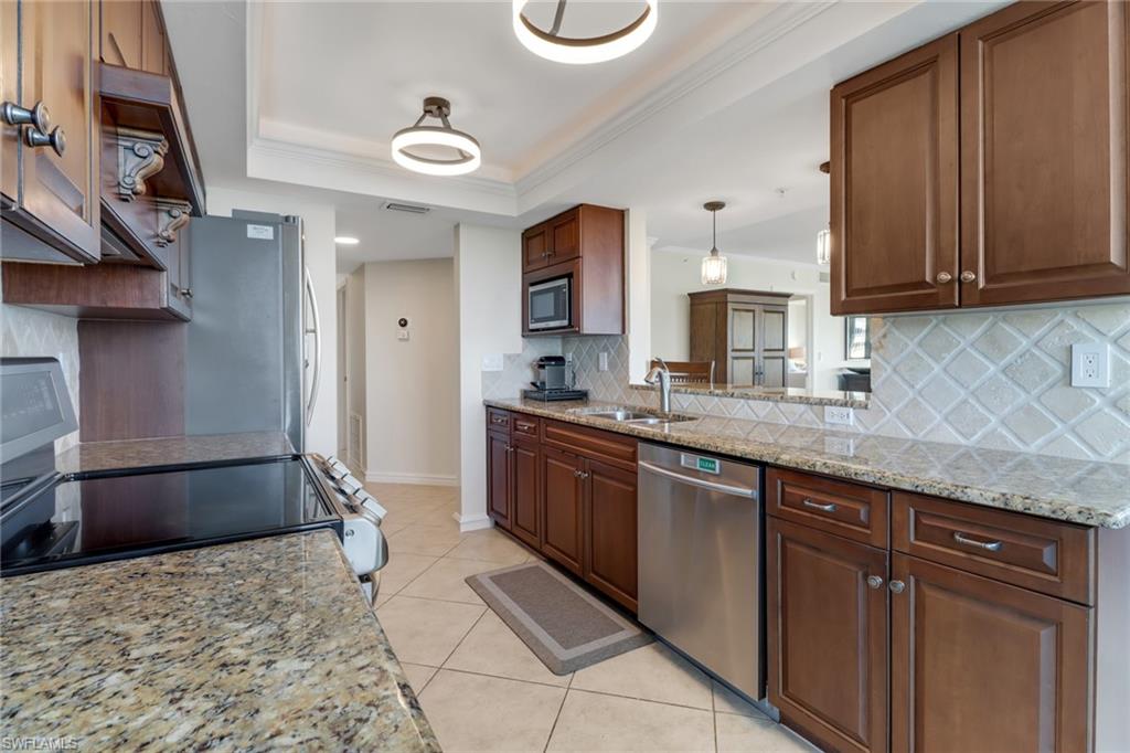 25 Bluebill AVE # A906, NAPLES Unit: A906