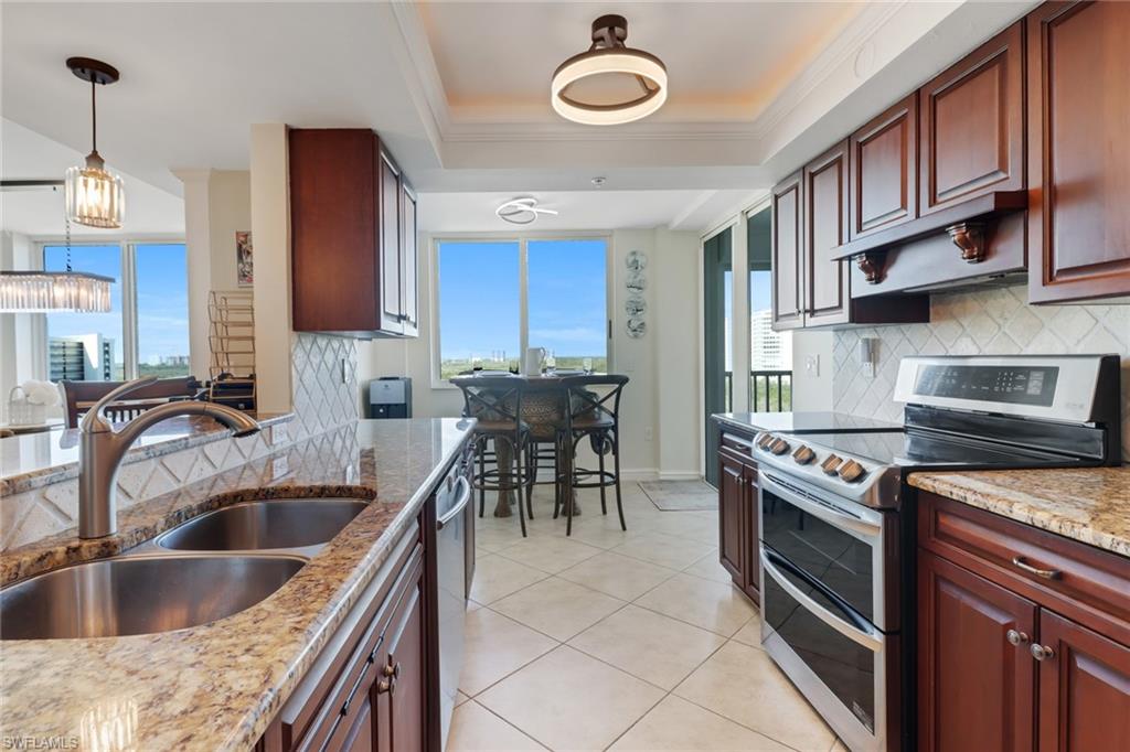 25 Bluebill AVE # A906, NAPLES Unit: A906
