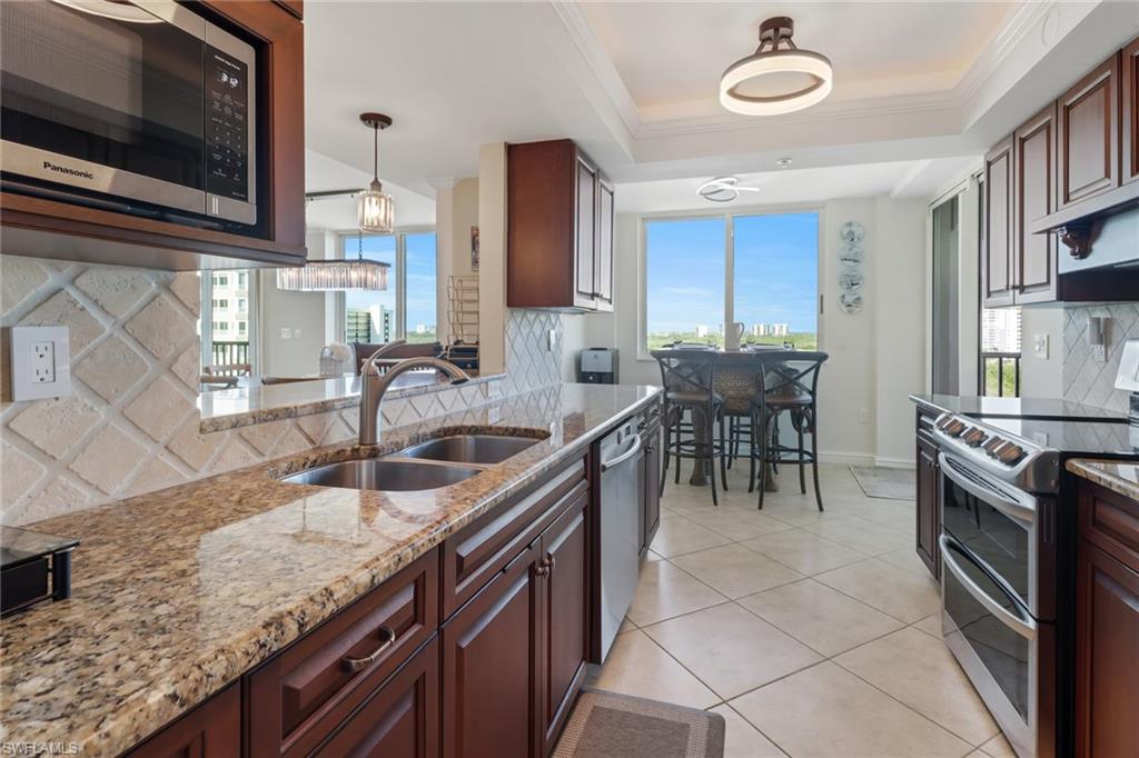 25 Bluebill AVE # A906, NAPLES Unit: A906