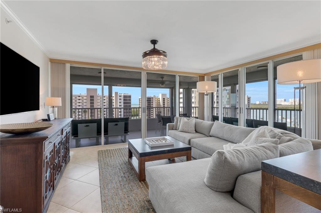 25 Bluebill AVE # A906, NAPLES Unit: A906