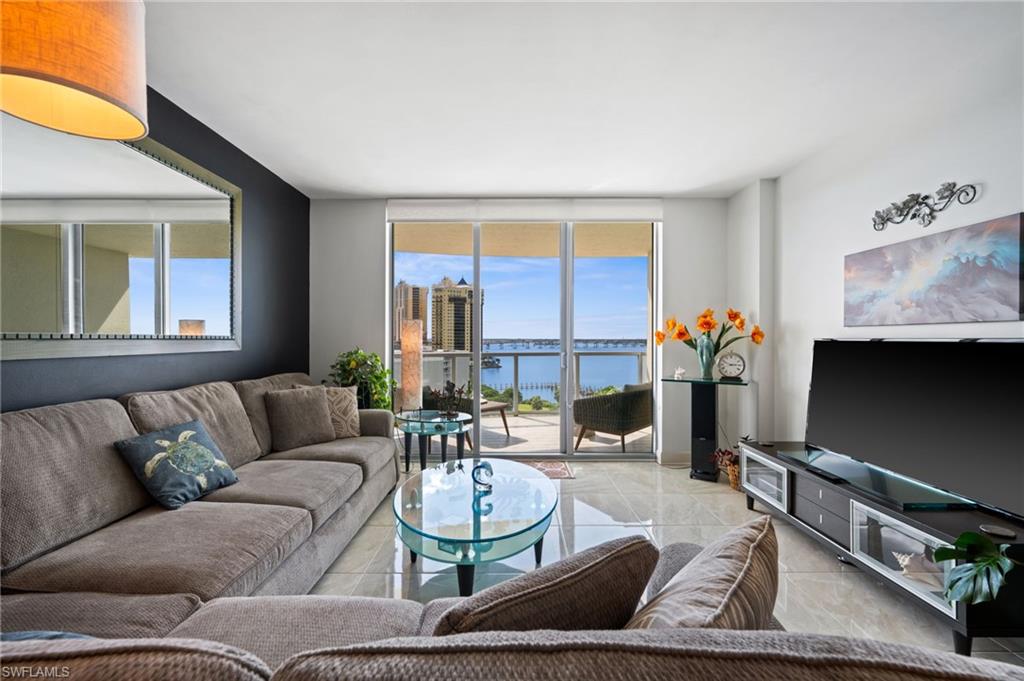 3000 Oasis Grand BLVD # 901, FORT MYERS Unit: 901