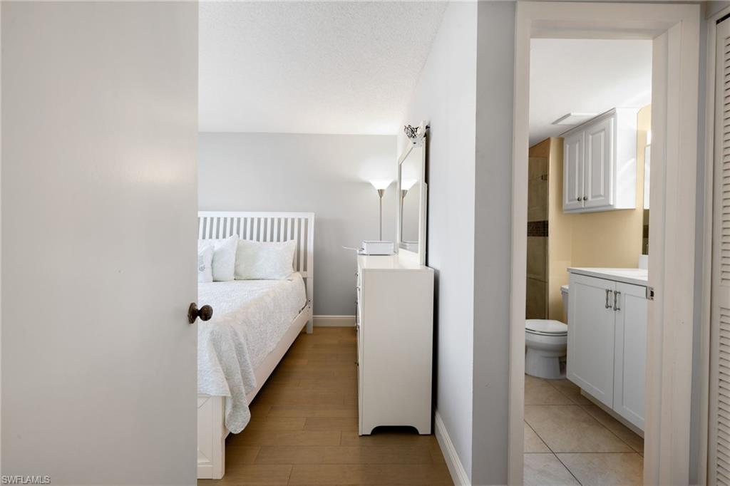 5 High Point CIR W # 307, NAPLES Unit: 307