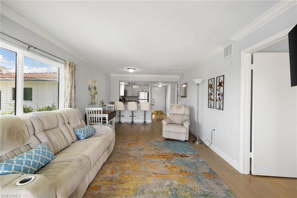 5 High Point CIR W # 307, NAPLES Unit: 307
