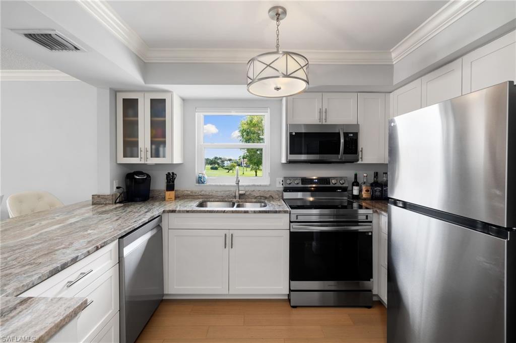 5 High Point CIR W # 307, NAPLES Unit: 307