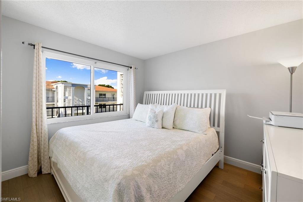 5 High Point CIR W # 307, NAPLES Unit: 307