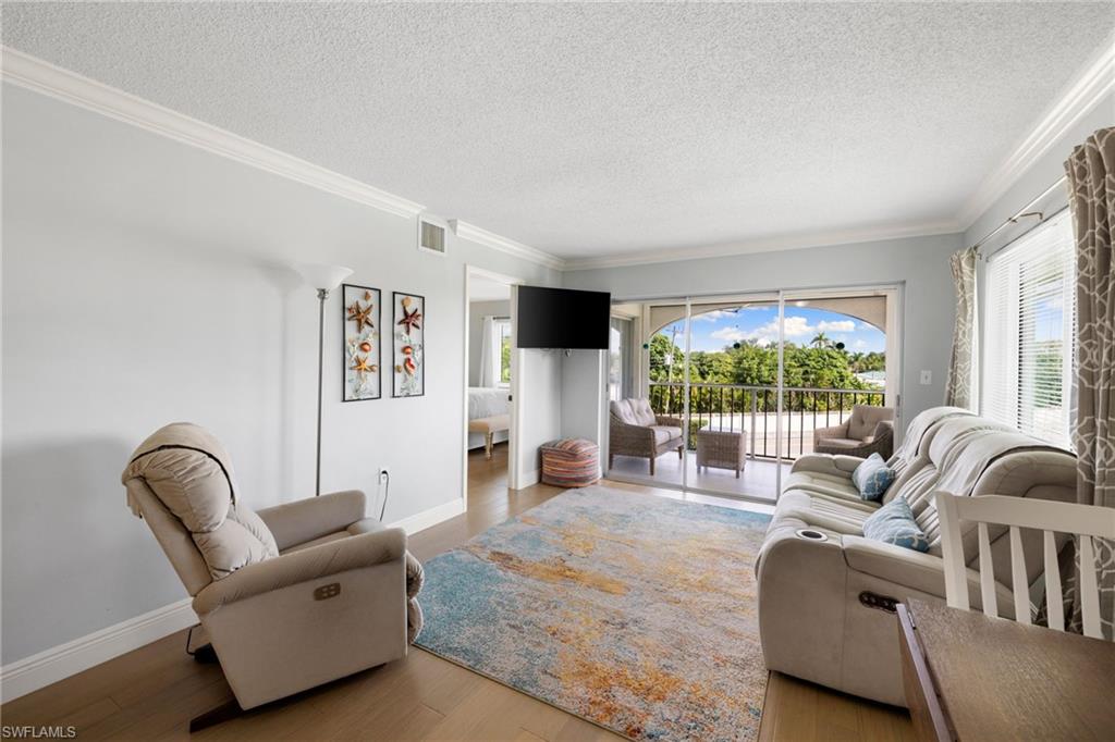 5 High Point CIR W # 307, NAPLES Unit: 307