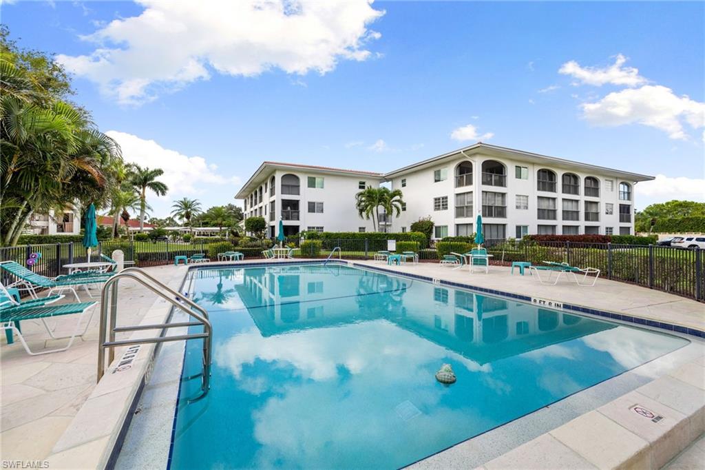5 High Point CIR W # 307, NAPLES Unit: 307