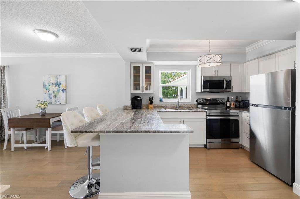 5 High Point CIR W # 307, NAPLES Unit: 307