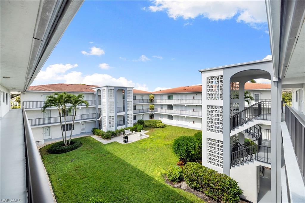 5 High Point CIR W # 307, NAPLES Unit: 307