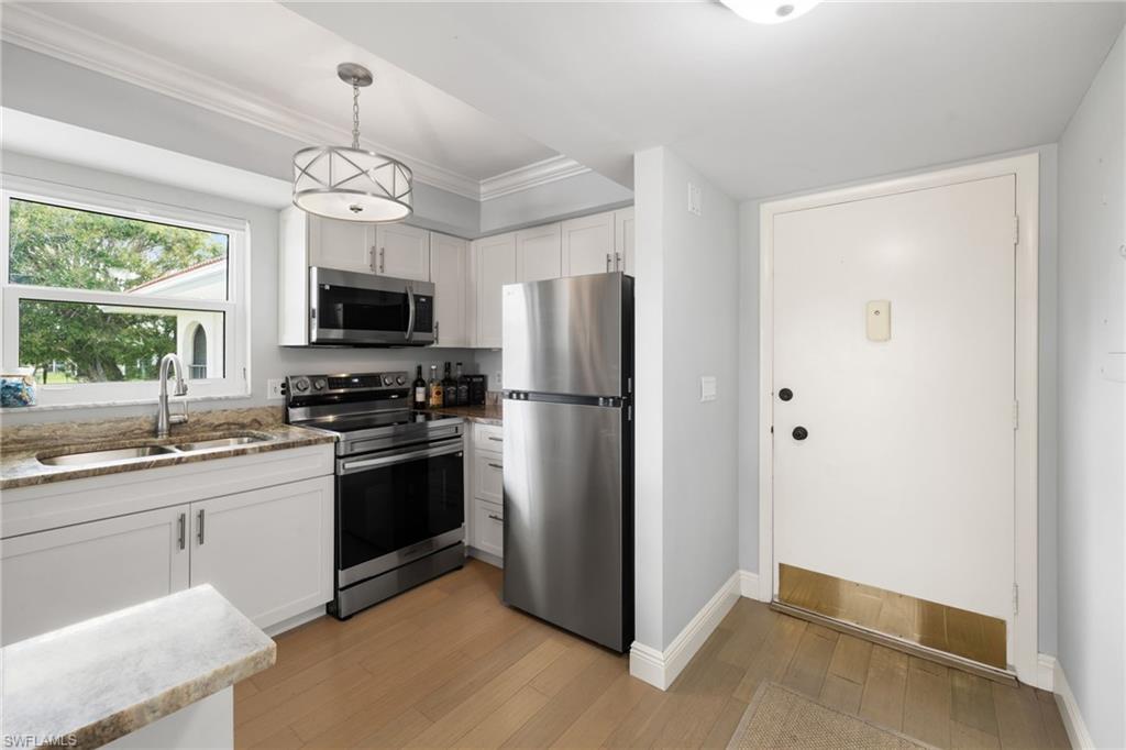 5 High Point CIR W # 307, NAPLES Unit: 307
