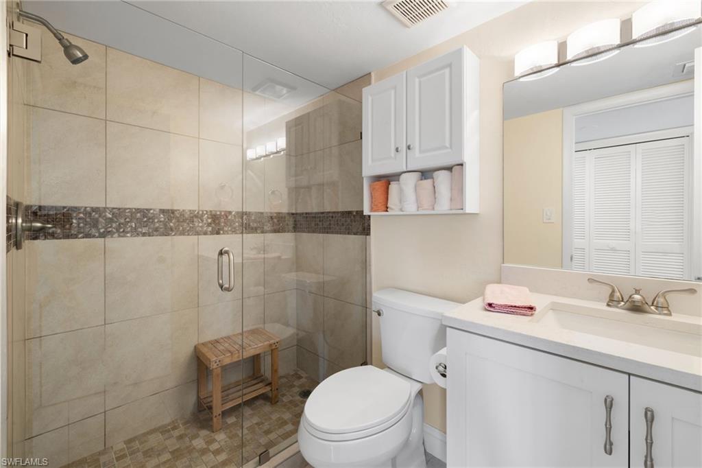 5 High Point CIR W # 307, NAPLES Unit: 307
