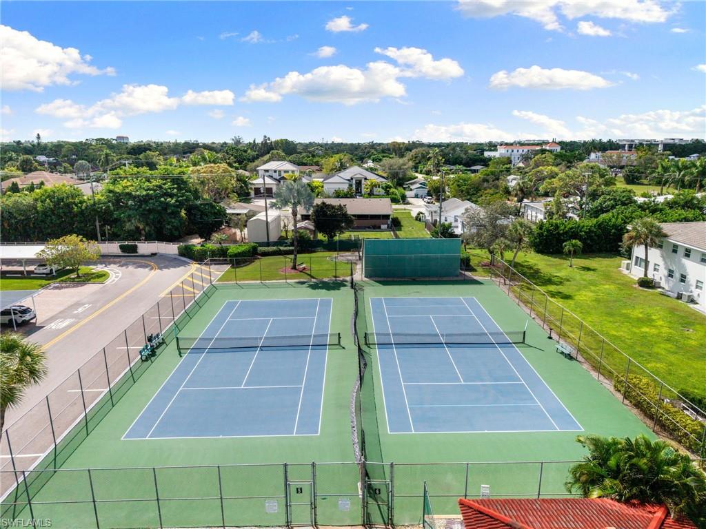 5 High Point CIR W # 307, NAPLES Unit: 307