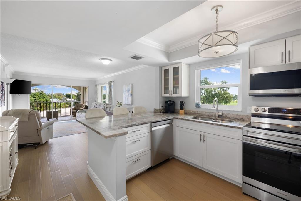 5 High Point CIR W # 307, NAPLES Unit: 307