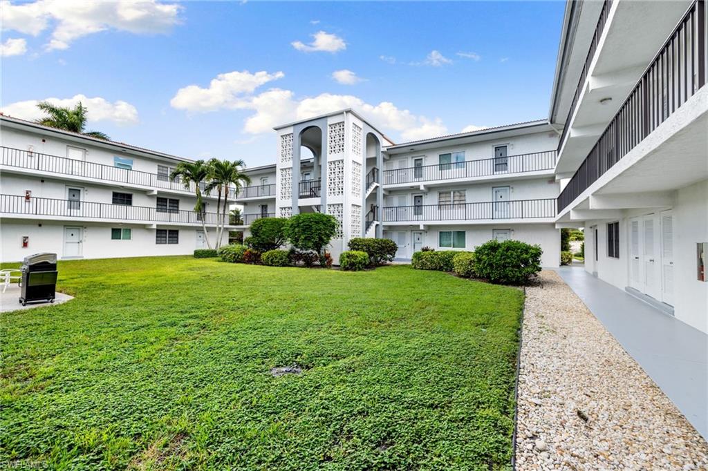 5 High Point CIR W # 307, NAPLES Unit: 307