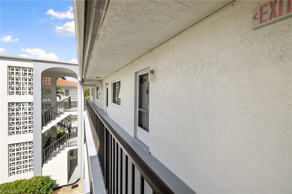 5 High Point CIR W # 307, NAPLES Unit: 307