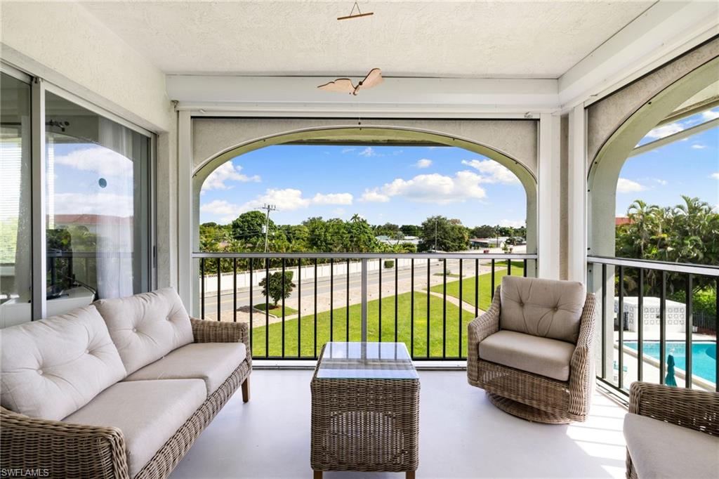 5 High Point CIR W # 307, NAPLES Unit: 307