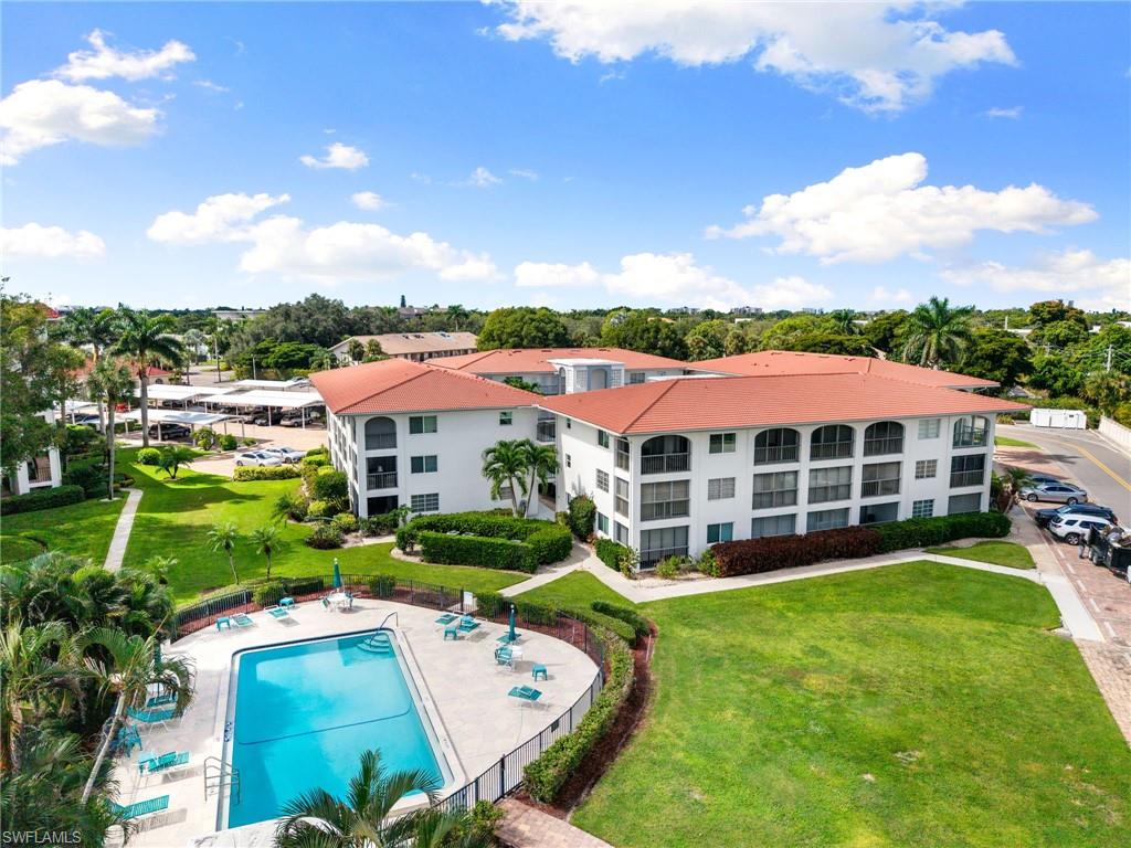 5 High Point CIR W # 307, NAPLES Unit: 307