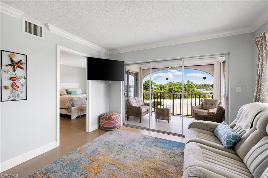5 High Point CIR W # 307, NAPLES Unit: 307