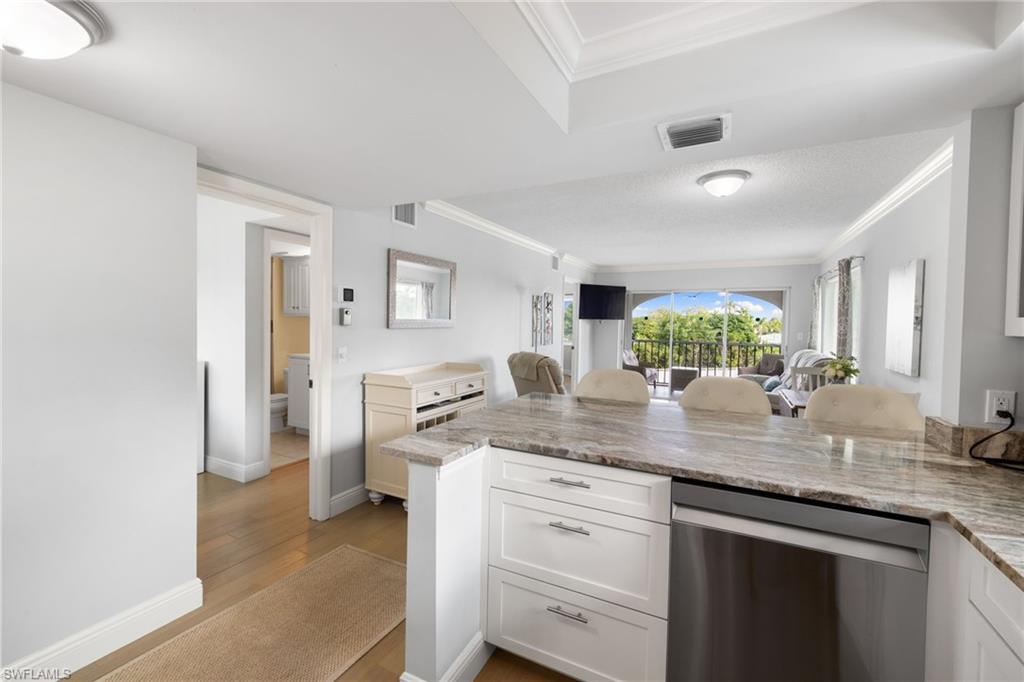 5 High Point CIR W # 307, NAPLES Unit: 307