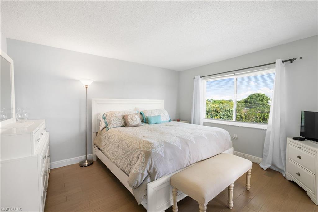 5 High Point CIR W # 307, NAPLES Unit: 307
