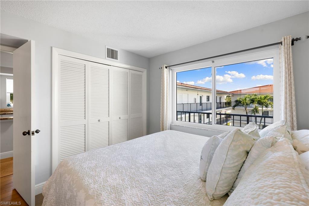 5 High Point CIR W # 307, NAPLES Unit: 307