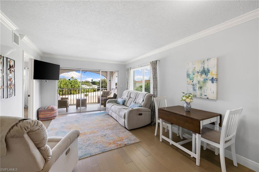 5 High Point CIR W # 307, NAPLES Unit: 307