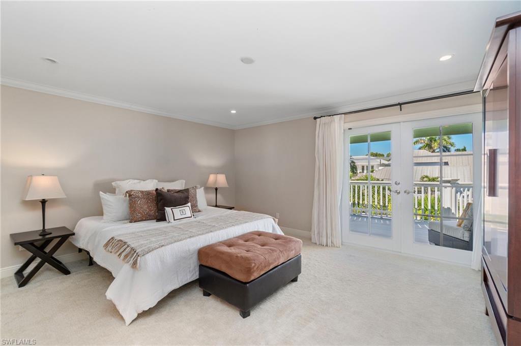 645 Broad AVE S, NAPLES